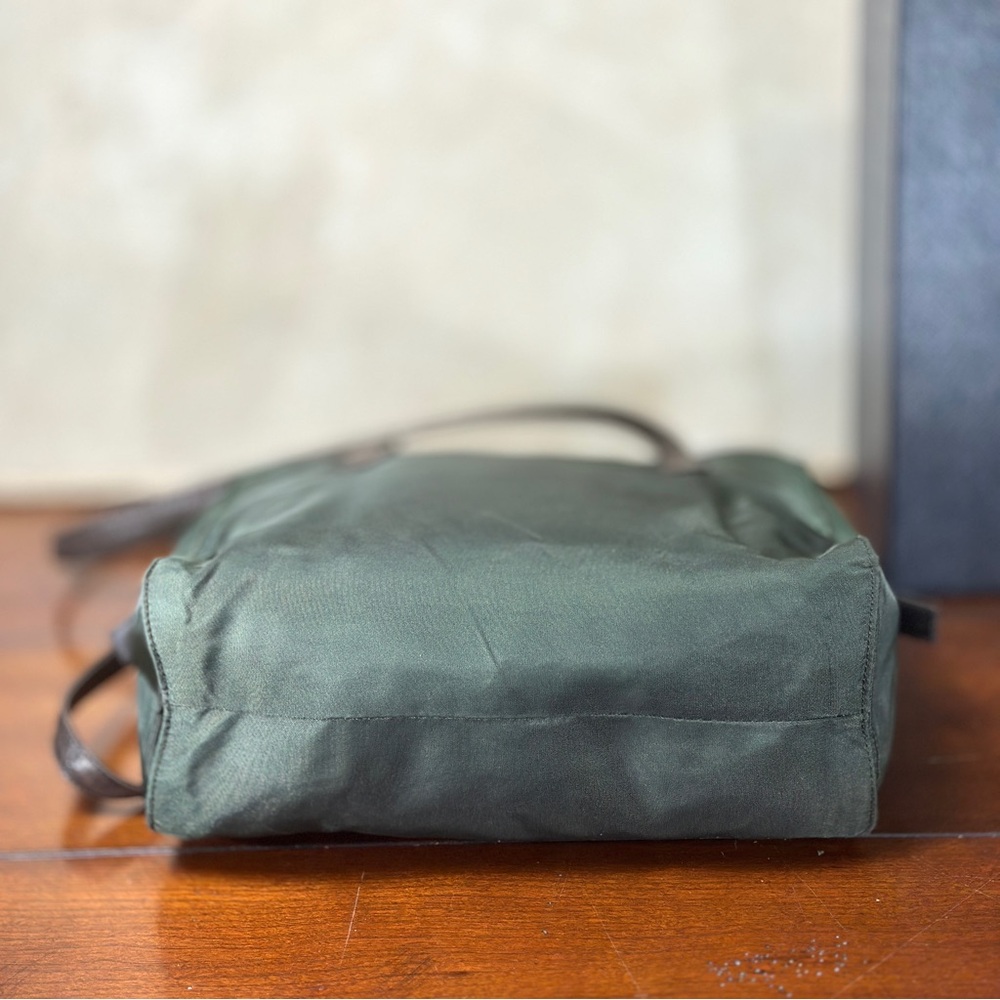 AUTHENTIC Prada bag. Army green. - Picture 9 of 16